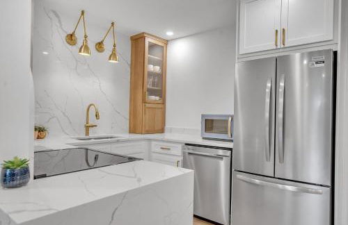 Renovated Ski In Out Condo King Bed Patio Grill - Foto 12