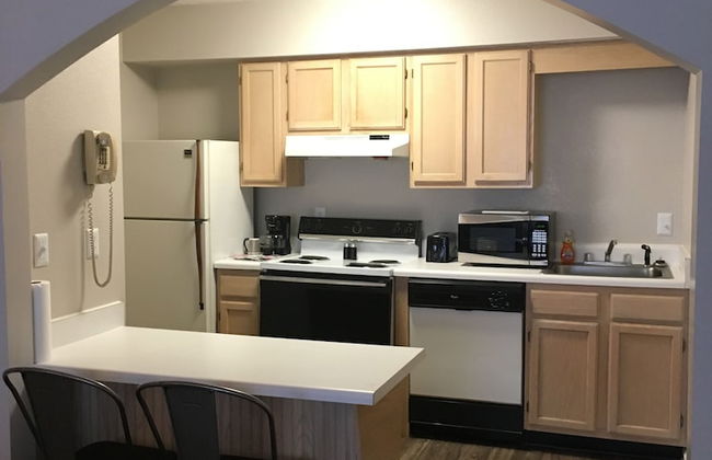 Ambassador Inn And Suites - Photo 24