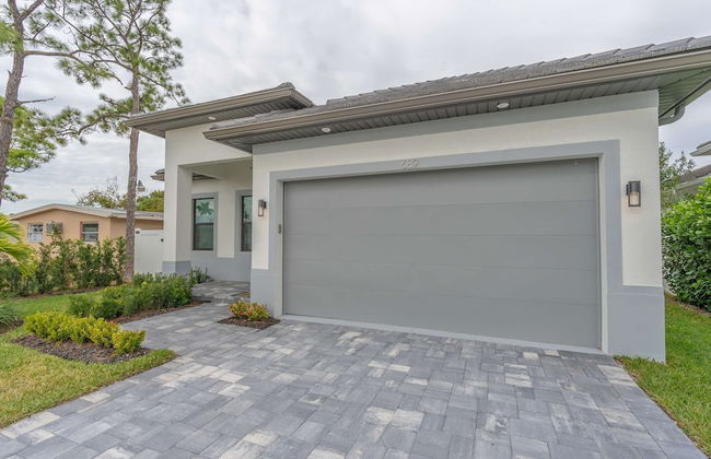 Sparkling new Vanderbilt Beach Luxury Escape - Photo 1