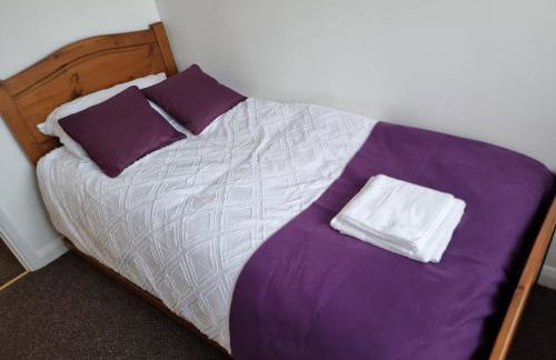 Entire 3 bedroom home with Parking in Welling, London, UK - Photo 38