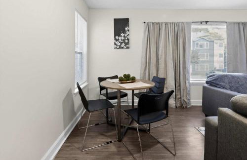 New Seasonal Comfort near USC and Riverwalk Trails - Foto 19