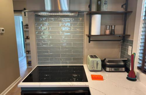 NEW! Urban Oasis, Chic 3-BR 2-BA Corner Unit, Steps Away from NYC! - Foto 19