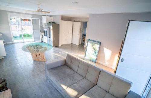 Charming New Beachside House up to 8 Beds! - Foto 4