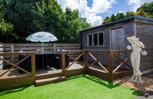 Luxe Detached 3 Bed Luxe House on Exclusive Private Estate Close to Coast Free Hot Tub Sleeps 6 Private Parking for 2 Cars - Photo 19