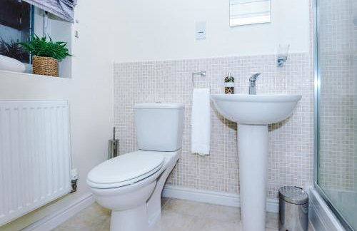 Kinship House by YourStays - Stunning Holiday Home in the Suburbs - Foto 43