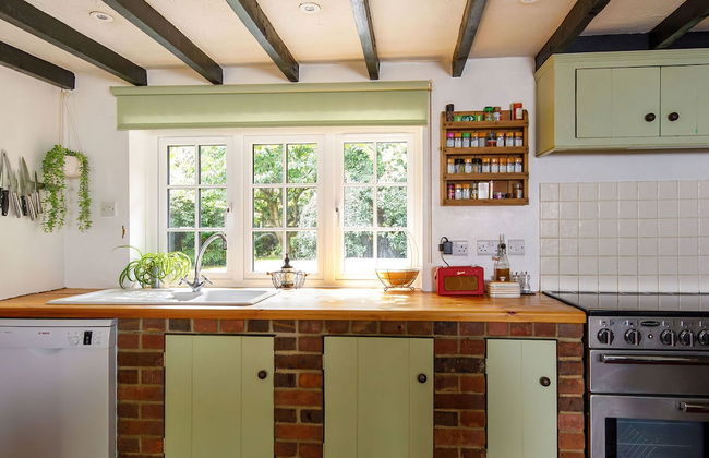 Tranquil Luxe in Country Cottage - Photo 9