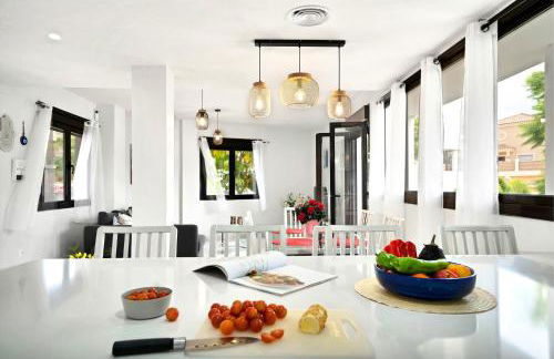 Casa Topacio, 3 bedrooms and 3 bathrooms in quiet street - Photo 1