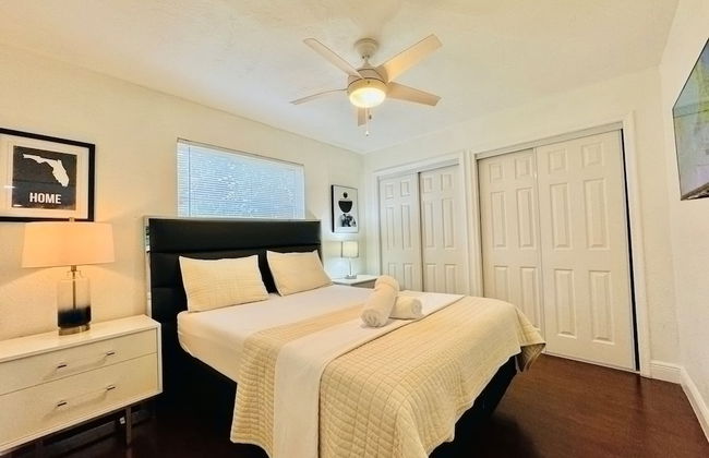 Riverfront King Bed Pool Nearby Beach - Foto 16