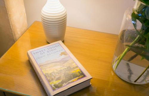 Sailors Return - Photo 17