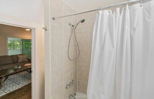 Apt with heated garage Libertyville Near Naval Base - Foto 9