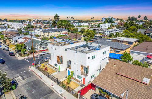 Experience Luxury 4BR Townhouse Sleeps 8 with Parking - Foto 38