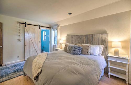 Spacious Redwood Retreat with Hidden Hot Tub - Foto 17