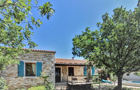 Lovely Home In La Roche St Secret - Photo 13