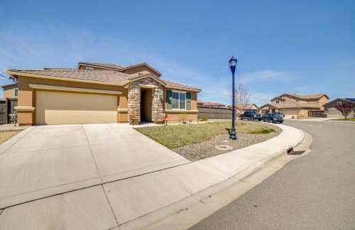 WWII Aviation-Themed Apt in Sparks Near Parks! - Foto 3
