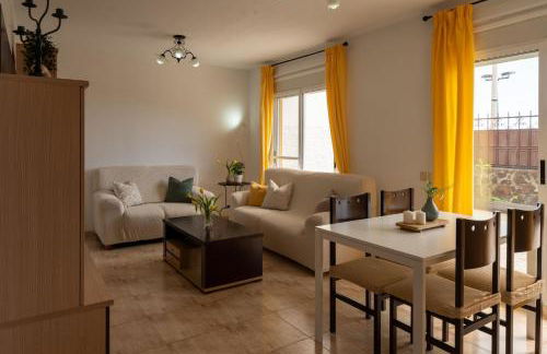 3BR Chalet Valley Moon-Seaviews, Terrace & Parking - Foto 1