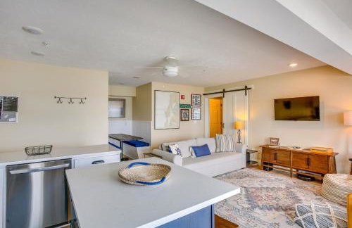 Gorgeous Onekama Condo with Pool and Lake Access! - Foto 9