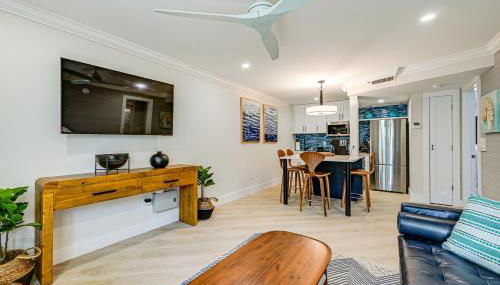 Upscale Naples Condo with Pool Access Walk to Pier! - Foto 5