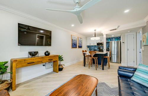 Upscale Naples Condo with Pool Access Walk to Pier! - Foto 5