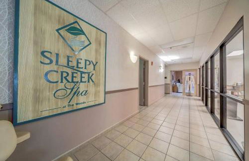 Wooded Chalet w Hot Tub & Indoor Pool, Gym Access - Foto 77