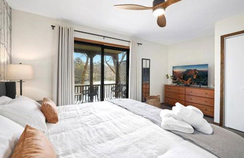 Lakeside Nest Dock on Lake Rayburn Sleeps 10 - Photo 18