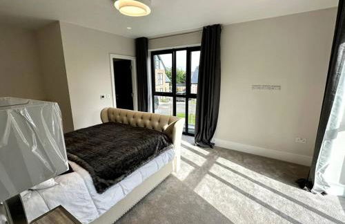 Luxury 4-bed home with club room - Photo 23