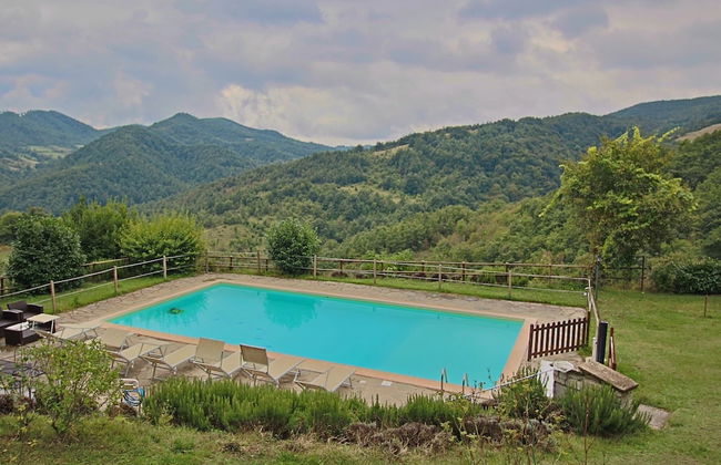 Spacious Farmhouse in Apecchio With Pool - Foto 1