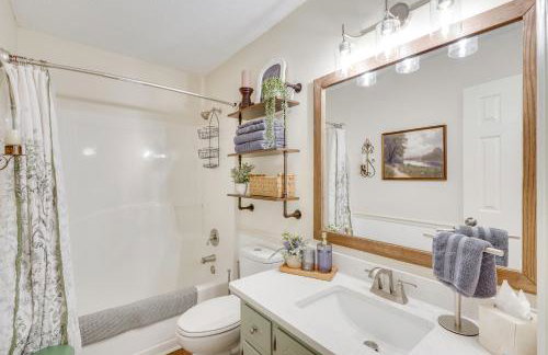 Petals and Pillows Getaway 1 Mi to Dtwn Wendell! - Foto 12