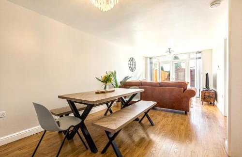 Spacious 4 Bed House in Exhall, Sleeps 7 - Foto 20