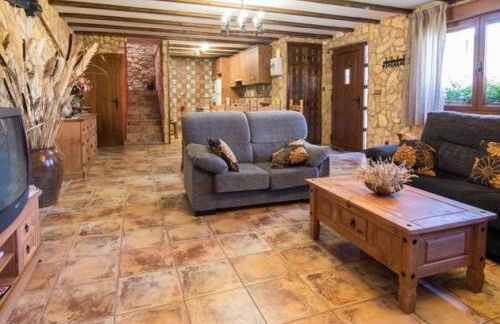 Castillo Eugenio - Photo 5