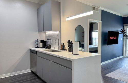 Bright & Spacious in Iconic LA Neighborhood Free parking - 10mins to Cedars - Photo 32