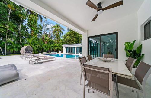 Luxury Villa Azure with Heated Pool 20 minutes to Beach - Foto 46