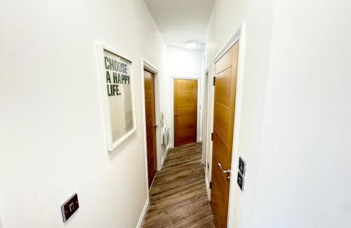 STUNNING APARTMENT - 2 DOUBLE BEDROOMS - EN-SUITE - FREE ALLOCATED PARKING - JQ QUARTER - BIRMINGHAM CITY CENTRE - SLEEPS 6 GUESTS - 2 BATHROOMs - Foto 12