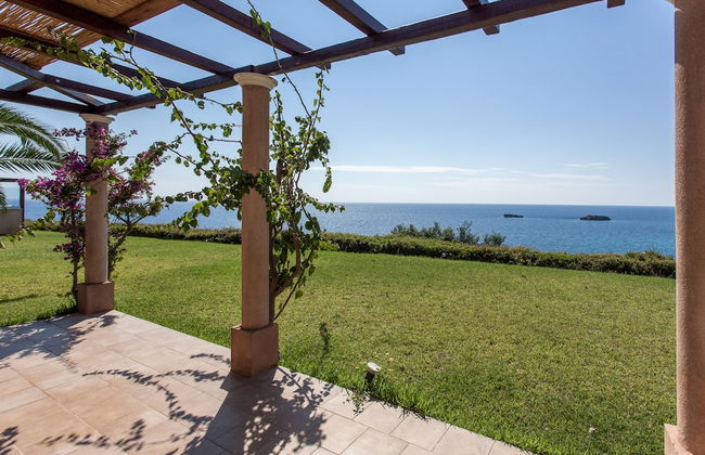 Absolute Villa by Stylish Stays - Photo 52