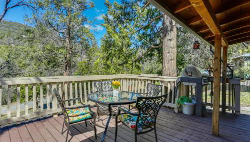 9 Mi to Bass Lake Cabin with Fire Pit in Wishon! - Foto 2