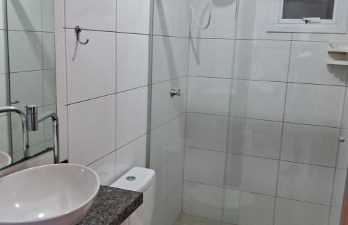 Apto6 com WI-FI e garagem e 100 a av Brasil - Foto 3