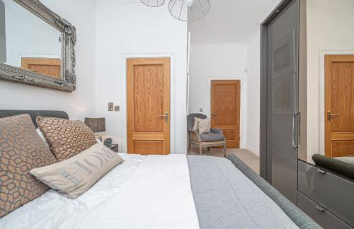 Caledonia House- Luxurious Sea View House Near Edinburgh by Urban Haggis Stays - Foto 23