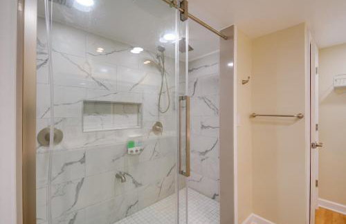 Direct Beach Access Getaway on Port Orchard! - Foto 24