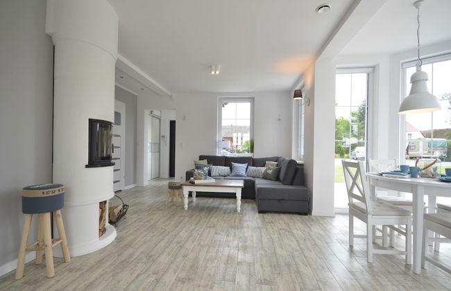 A Luxury Villa in a Seaside Village.living Room, 2 Bedrooms, 2 Bathrooms, Garden - Photo 9