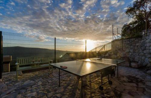 Breathtaking Scenic Villa with Pool - Photo 34