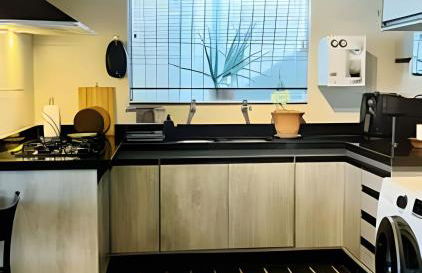 Descubra a Casa Felicidade em Belém! Climatizada, com sala ampla, 2 quartos, mezanino e Wi-Fi veloz. Localização central perto de atrações e gastronomia. Viva a Amazônia com conforto exclusivo. Reserve já sua experiência inesquecível! - Photo 28