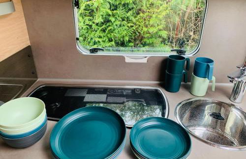 5 Sterne Wohnwagen direkt an der Messe - beheizt- inklusive Stellplatz & WLAN - New CARAVAN at Fairground - inclusive CaravanParking & WLAN - direkt Messegelände-Duschräume vor Ort - Kitchen - Heating - Foto 17