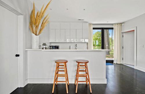 The Porter's Barn - fancy little waterfront home with deep-water boat dock and firepit - Foto 18