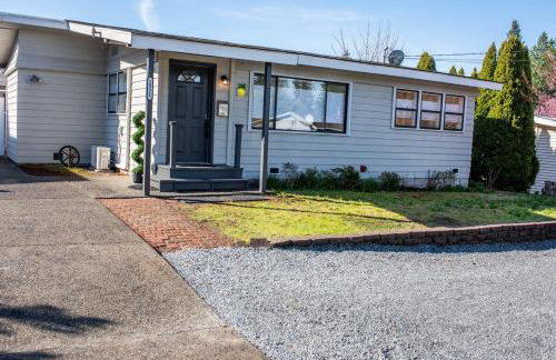 Entire house New Reno w AC Pet friendly gated back - Foto 41