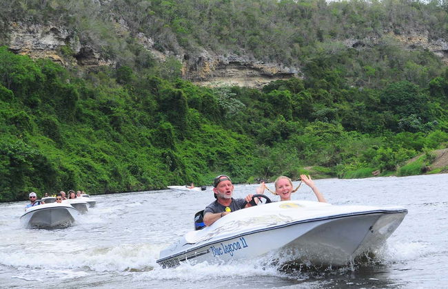 Conducción de lancha rápida por el río Chavón - Foto 2