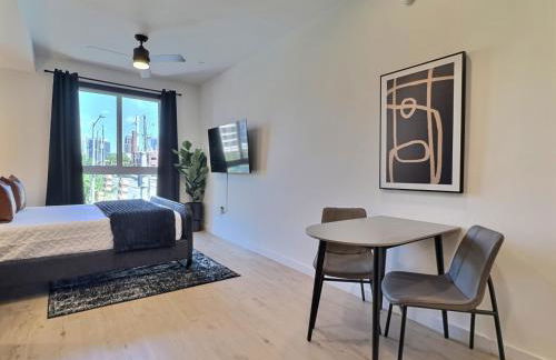 Quiet City Getaway Near Regions Field and Food - Foto 3