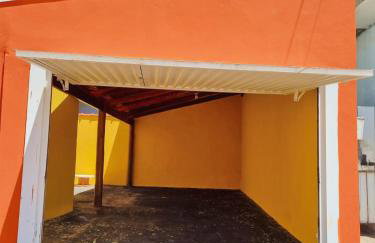 Casa 3 Quartos l 2 banheiros l 2 garagens l centro - Foto 3