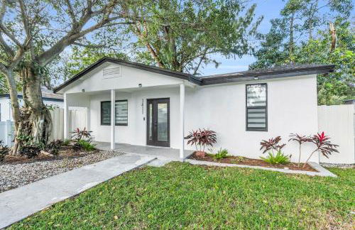 Modern Home with large private yard - Next to downtown & beach & airport - Pet friendly - Foto 21