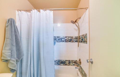 Bay View, Pool Access Romantic Galveston Retreat! - Foto 19