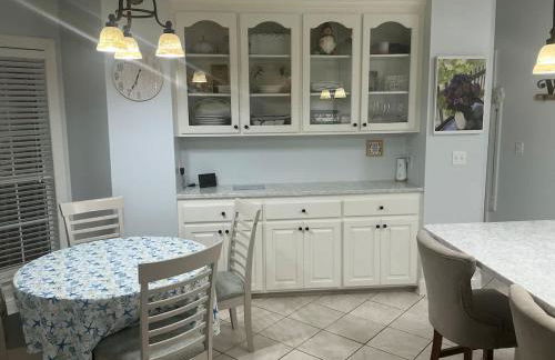 Spacious King Suite Home With Serene Patio - Foto 32