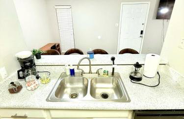 Central 1BR Retreat by Hospital and tollway - Photo 26
